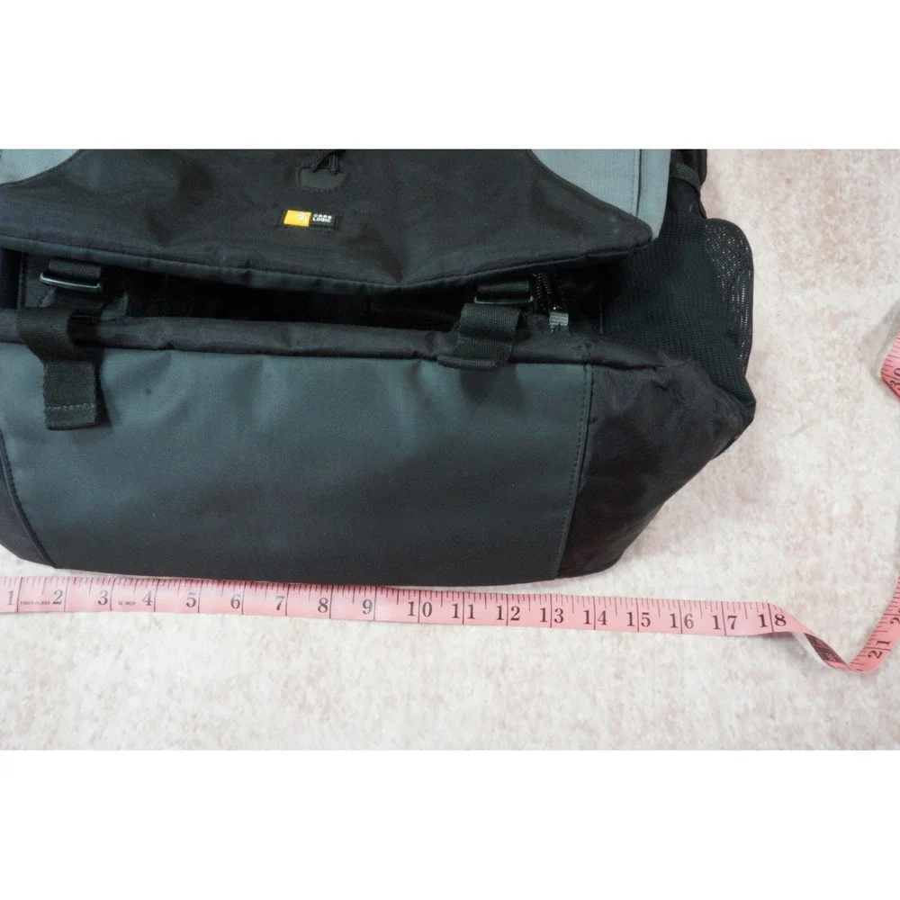 Case Logic Laptop Messenger Bag Black Gray Padded Shoulder Strap 16in